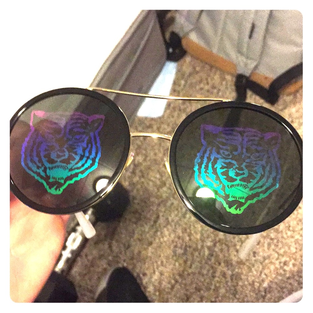 Gucci Tiger Sunglasses 🔥